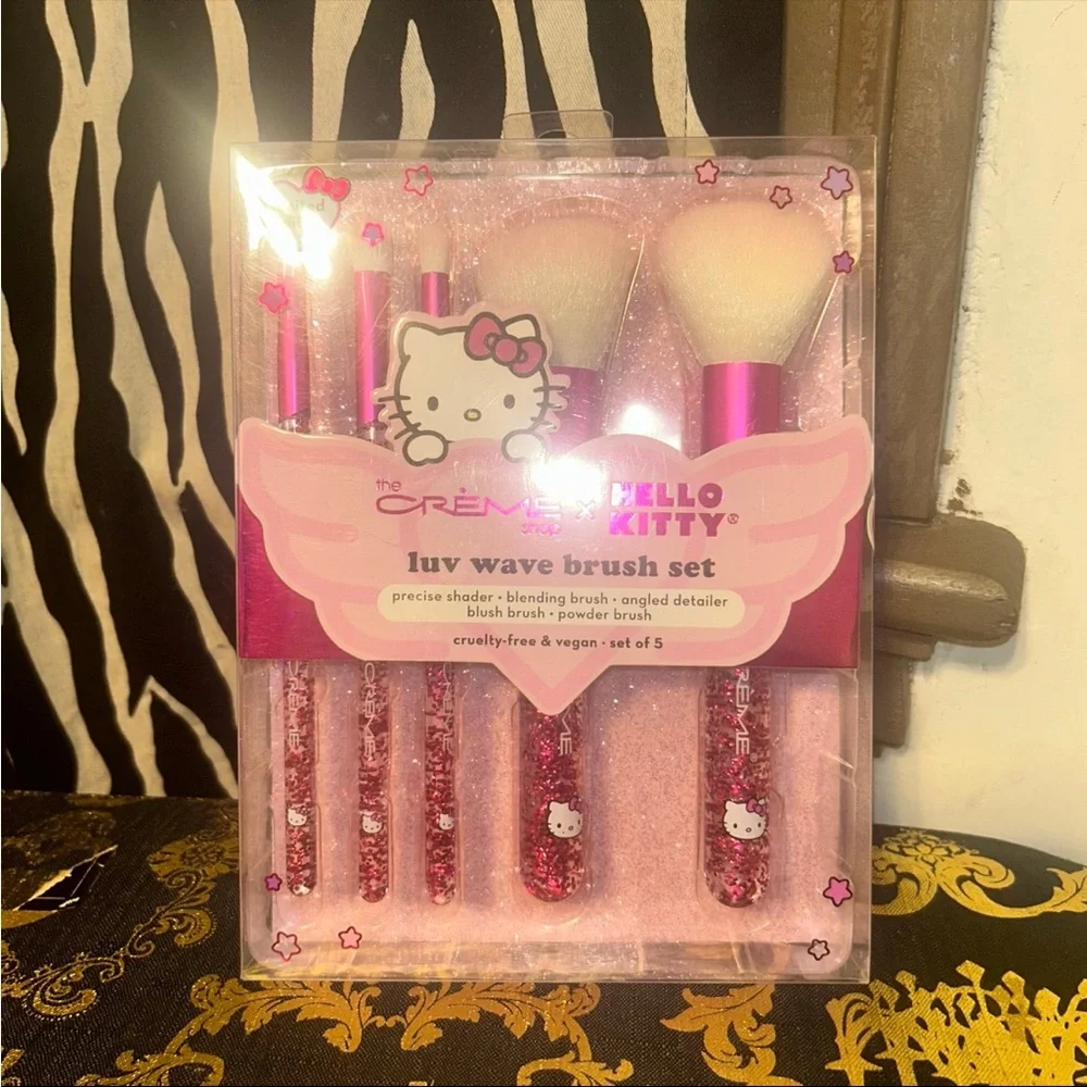Hello Kitty X the Creme shop limited edition five piece makeup brush set